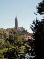 Kirche und Burg